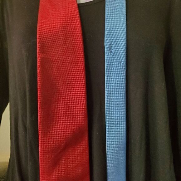 Tommy Hilfiger Red & Blue Silk Tie - Picture 3 of 5